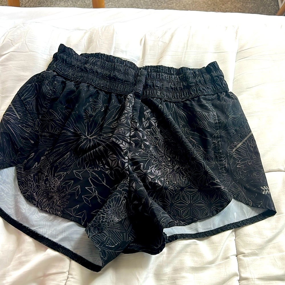 All in Motion Pattern Shorts - (M)